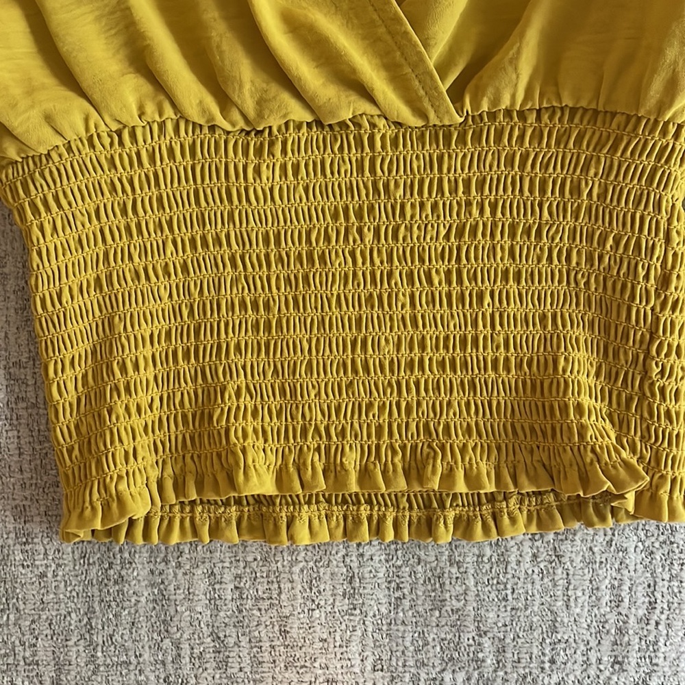 Beautiful yellow top. - Picture 3 of 3